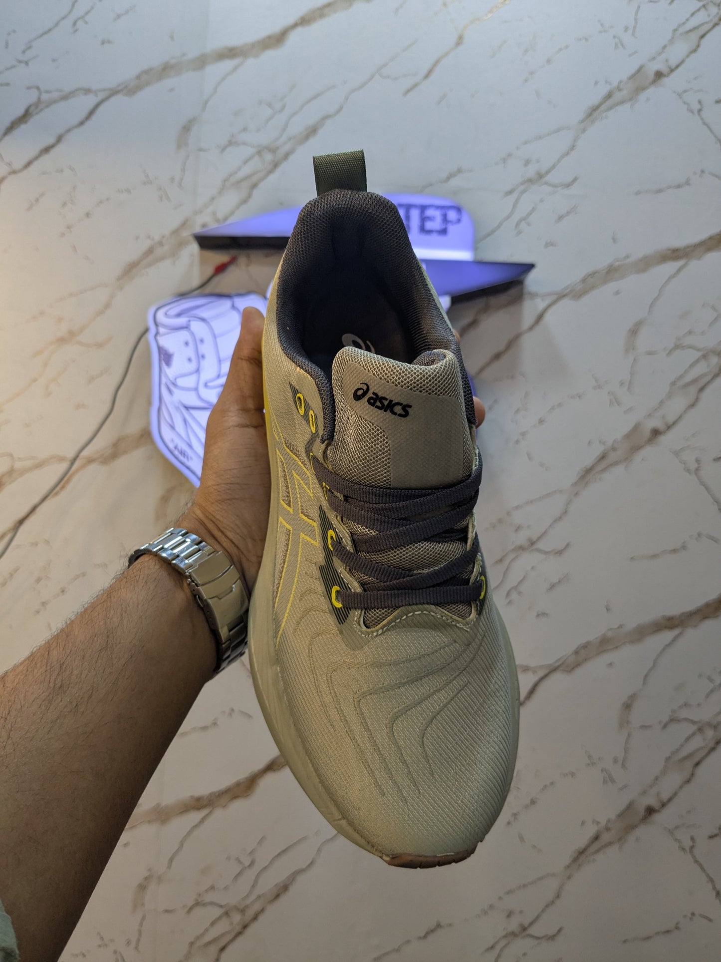 Asics Nova Blast 4