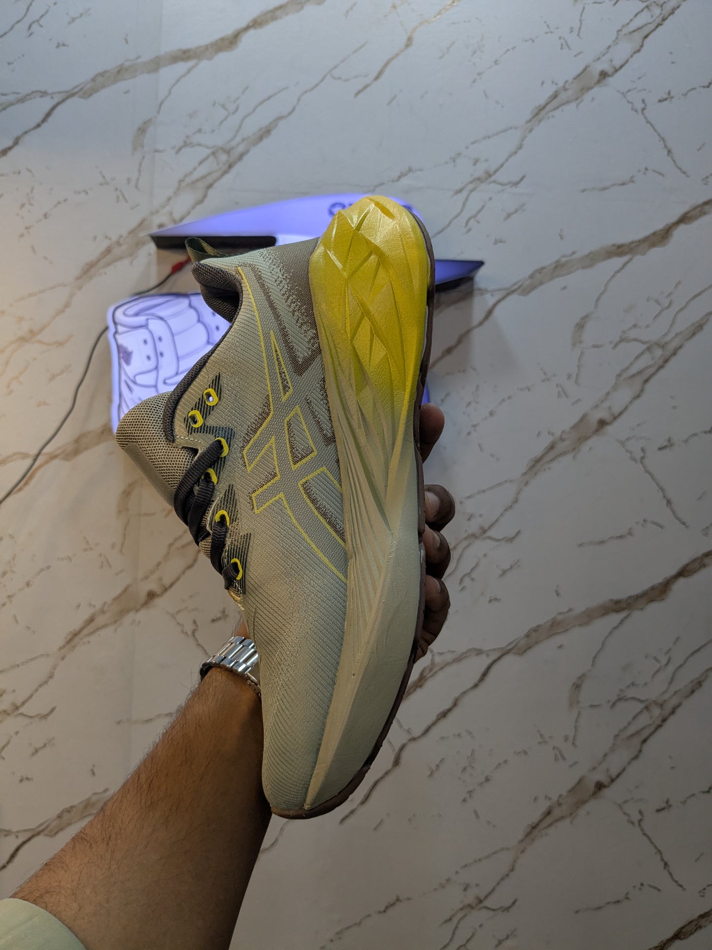 Asics Nova Blast 4