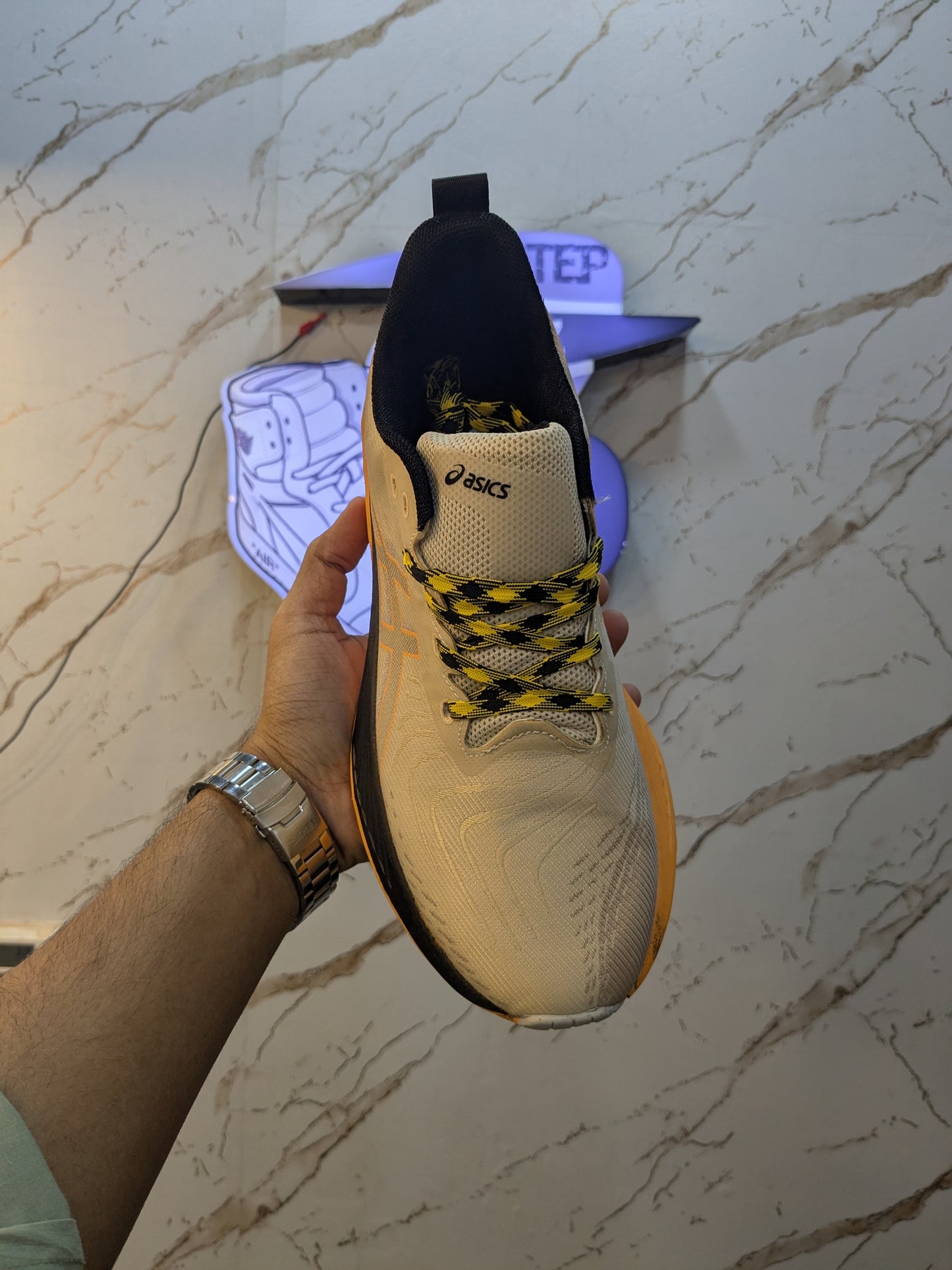 Asics Nova Blast 4