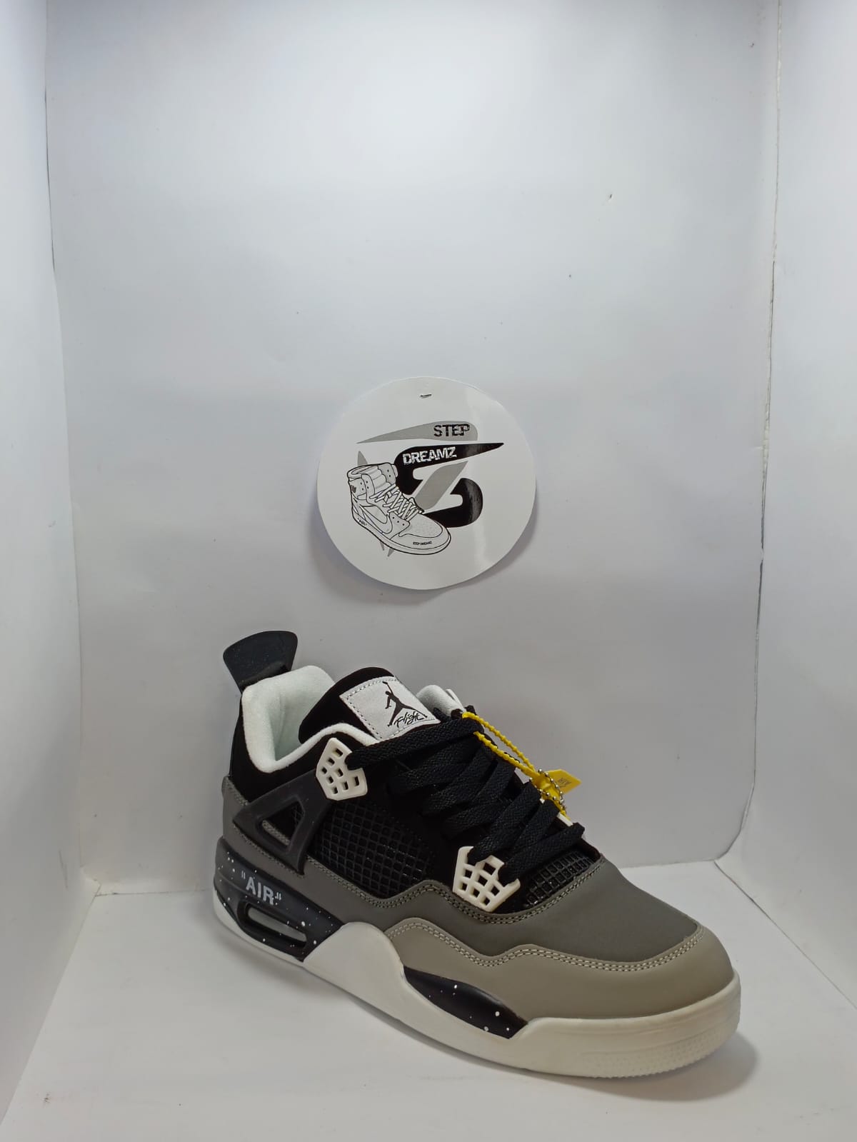 Step Dreamz Edition - Jordan 4 2.0