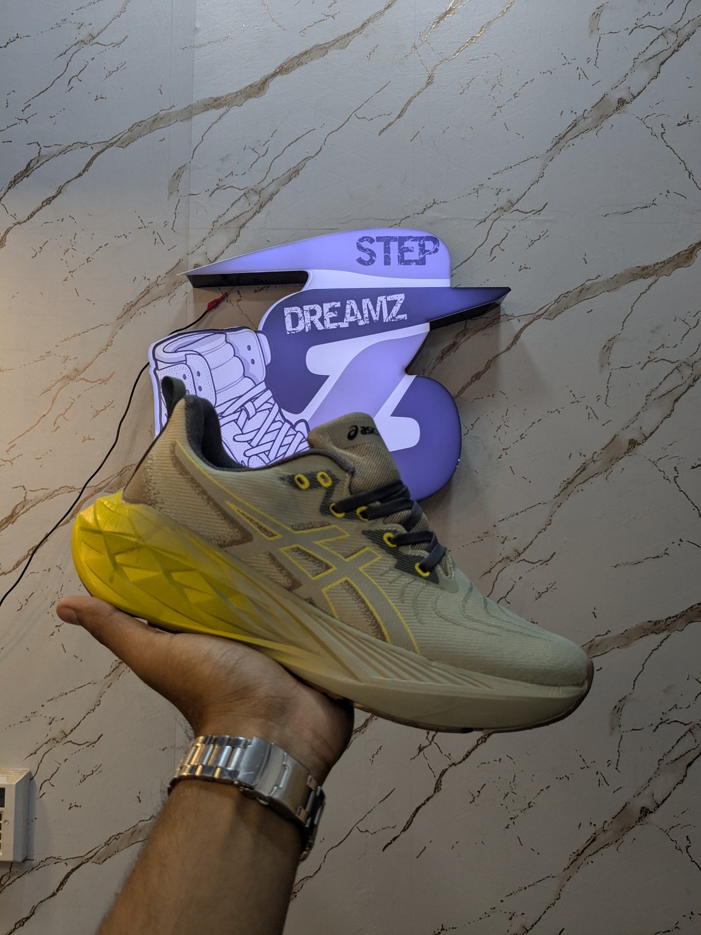 Asics Nova Blast 4