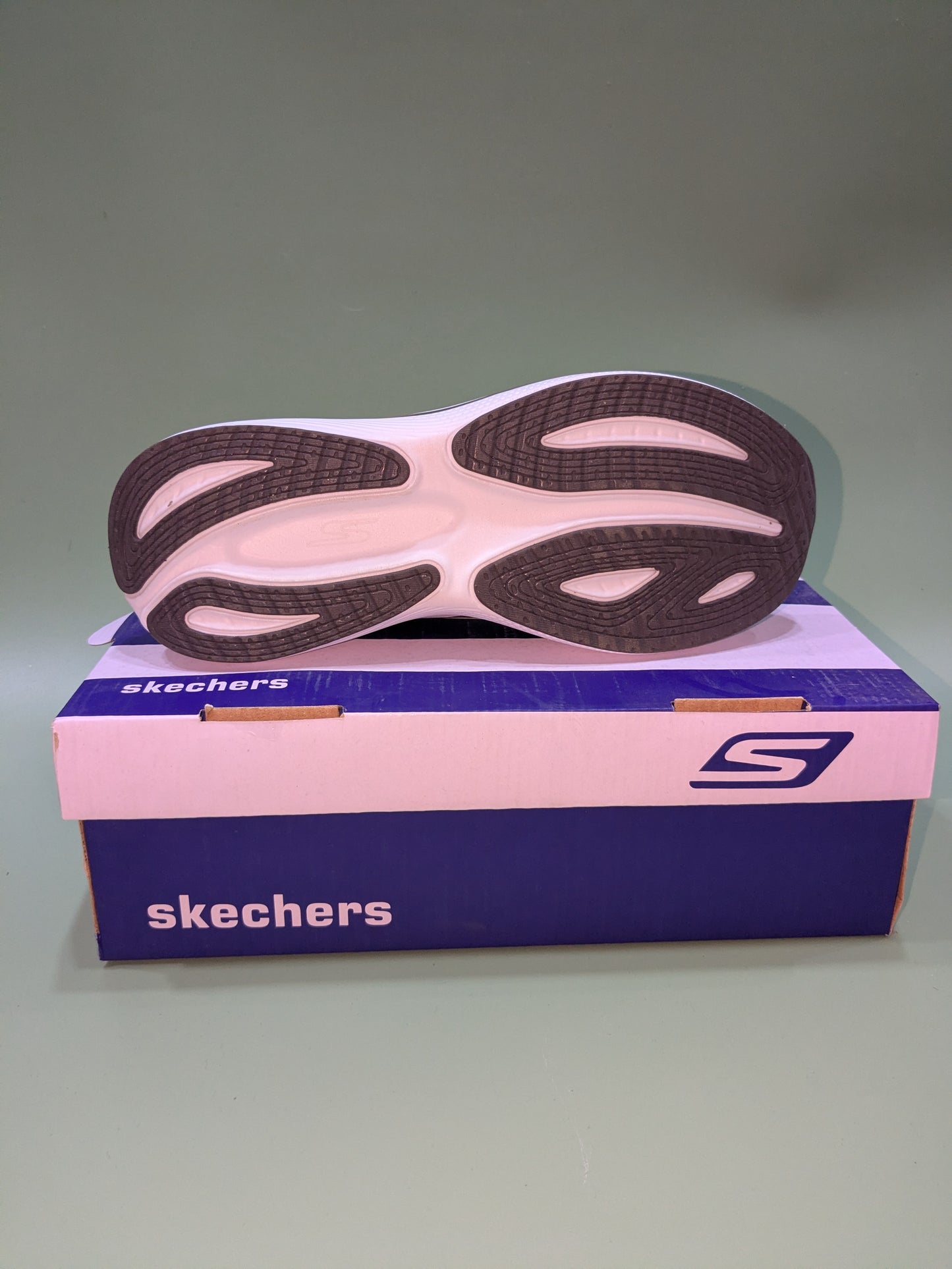 Skechers Max Cushion