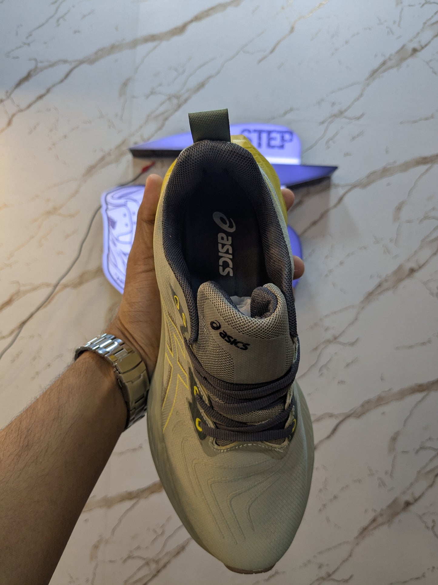 Asics Nova Blast 4